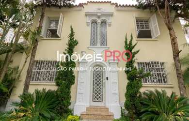 Imagem: O depósito possui 5 Vagas na garagem, 237m² de Área e está