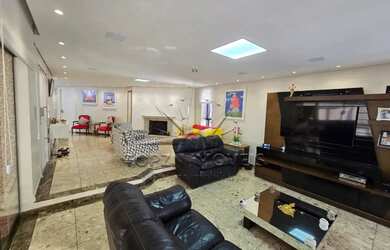 Imagem: O apartamento possui 4 Dormitórios, 5 Banheiros, 4 Vagas na