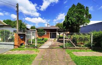 Imagem: A casa possui 2 Dormitórios, 1 Banheiro, 1 Vaga na garagem