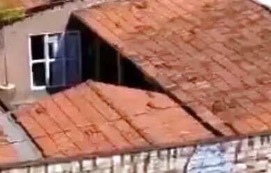 Imagem: A casa possui 5 Dormitórios, 5 Banheiros, 4 Vagas na garagem