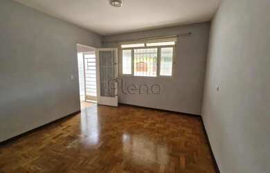 Imagem: A casa possui 3 Dormitórios, 2 Banheiros, 3 Vagas na garagem