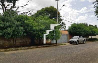 Imagem: O terreno possui 2500m² de Área e está localizado em Morros