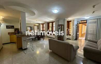 Imagem: A casa possui 4 Dormitórios, 5 Banheiros, 5 Vagas na garagem