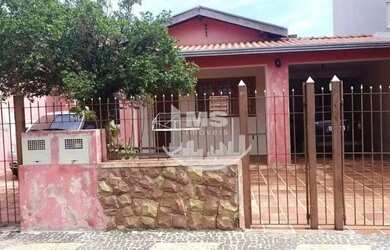 Imagem: A casa à venda possui 3 Dormitórios, 2 Banheiros e 238m²