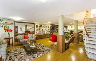 Imagem: A casa possui 5 Dormitórios, 5 Banheiros, 5 Vagas na garagem