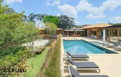 Imagem: A casa em condomínio possui 5 Dormitórios, 5 Banheiros, 5