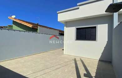 Imagem: A casa possui 2 Dormitórios, 3 Banheiros, 3 Vagas na garagem