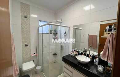 Imagem 16: Casa com 3 quartos, 1 suíte, 4 vagas, à venda, 193 m² por R$ 680.000...