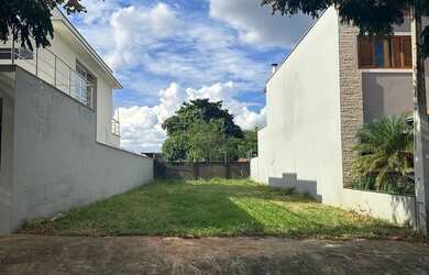 Imagem: O terreno possui 200m² de Área e está localizado em Centro