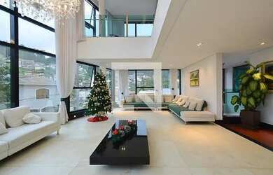 Imagem: A casa possui 4 Dormitórios, 5 Banheiros, 5 Vagas na garagem