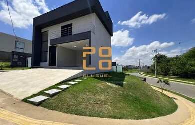 Imagem: A casa possui 3 Dormitórios, 4 Banheiros, 2 Vagas na garagem