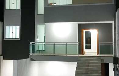 Imagem: A casa possui 3 Dormitórios, 1 Banheiro e 200m² de Área e