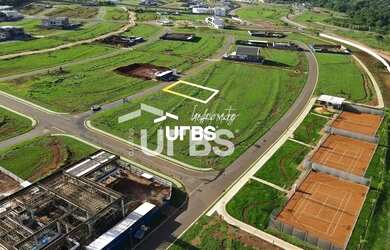 Imagem: O terreno possui 647m² de Área e está localizado em Parque