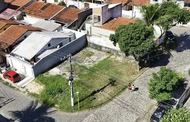 Imagem: O terreno possui 198m² de Área e está localizado em Campo