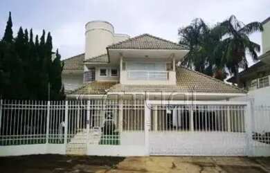 Imagem: A casa possui 3 Dormitórios, 5 Banheiros, 5 Vagas na garagem