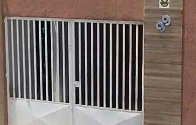 Imagem: A casa possui 2 Dormitórios, 1 Banheiro, 2 Vagas na garagem