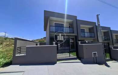 Imagem: A casa possui 2 Dormitórios, 3 Banheiros, 2 Vagas na garagem