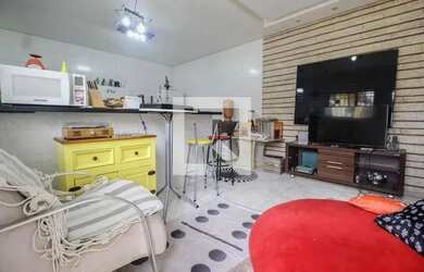 Imagem: A casa possui 2 Dormitórios, 2 Banheiros, 3 Vagas na garagem