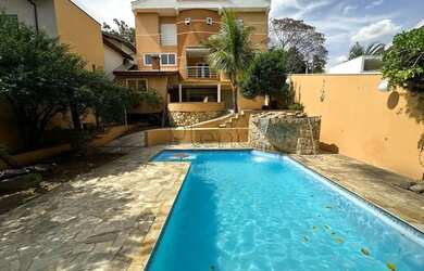 Imagem: A casa em condomínio possui 5 Dormitórios, 4 Banheiros, 5