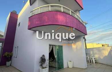 Imagem: A casa possui 4 Dormitórios, 3 Banheiros, 2 Vagas na garagem