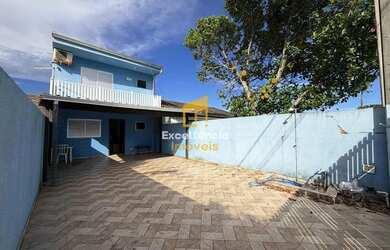 Imagem: A casa possui 3 Dormitórios, 2 Banheiros, 4 Vagas na garagem