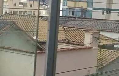 Imagem: A casa possui 3 Dormitórios, 1 Banheiro, 1 Vaga na garagem