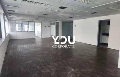 Imagem: O depósito possui 5 Vagas na garagem, 275m² de Área e está