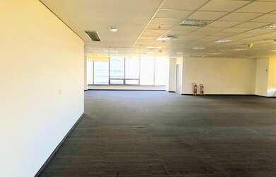 Imagem: O depósito possui 5 Vagas na garagem, 430-0m² de Área e está