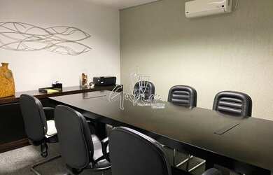 Imagem: O depósito possui 5 Vagas na garagem, 403m² de Área e está