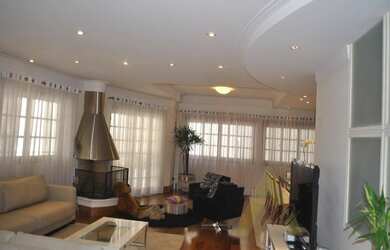 Imagem: A casa possui 4 Dormitórios, 5 Banheiros, 5 Vagas na garagem