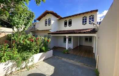 Imagem: A casa à venda possui 5 Dormitórios, 4 Banheiros, 5 Vagas