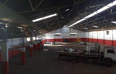 Imagem: O depósito possui 5 Vagas na garagem, 2.700m² de Área e