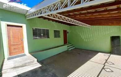 Imagem: A casa possui 2 Dormitórios, 2 Banheiros, 2 Vagas na garagem