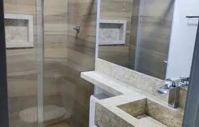 Imagem: O apartamento possui 2 Dormitórios, 1 Banheiro, 1 Vaga na garagem