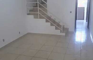 Imagem: A casa possui 2 Dormitórios, 2 Banheiros, 1 Vaga na garagem