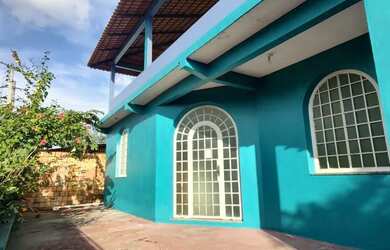 Imagem: A casa possui 3 Dormitórios, 3 Banheiros, 5 Vagas na garagem