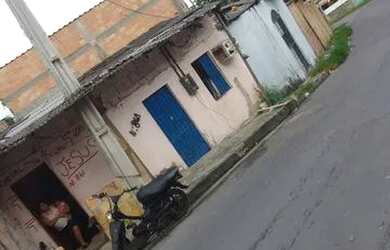 Imagem: A casa possui 1 Dormitório, 1 Banheiro, 1 Vaga na garagem