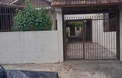 Imagem: A casa possui 1 Dormitório, 1 Banheiro, 1 Vaga na garagem