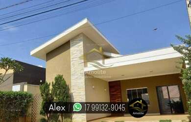 Imagem: A casa possui 3 Dormitórios, 2 Banheiros, 4 Vagas na garagem