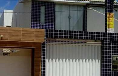 Imagem: A casa possui 1 Dormitório, 2 Banheiros, 3 Vagas na garagem