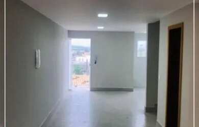 Imagem: A casa possui 3 Dormitórios, 3 Banheiros, 2 Vagas na garagem