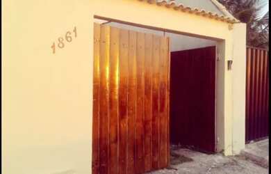 Imagem: A casa possui 1 Dormitório, 1 Banheiro, 1 Vaga na garagem e