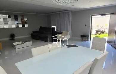 Imagem: A casa em condomínio possui 5 Dormitórios, 5 Banheiros, 2