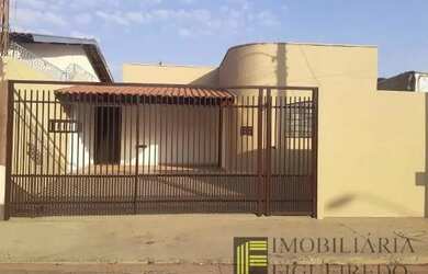 Imagem: A casa para alugar possui 2 Dormitórios, 1 Banheiro, 2 Vagas