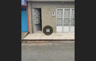 Imagem: A casa possui 3 Dormitórios, 2 Banheiros, 1 Vaga na garagem