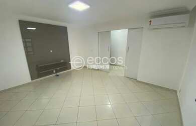 Imagem: A casa possui 5 Dormitórios, 5 Banheiros, 3 Vagas na garagem