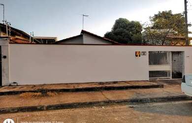 Imagem: A casa possui 2 Dormitórios, 1 Banheiro, 5 Vagas na garagem