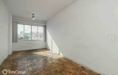 Imagem: O apartamento possui 3 Dormitórios, 1 Banheiro, 1 Vaga na garagem