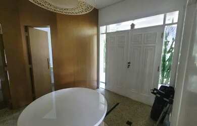 Imagem: A casa em condomínio possui 4 Dormitórios, 5 Banheiros, 5