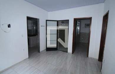 Imagem: A casa possui 2 Dormitórios, 1 Banheiro, 2 Vagas na garagem